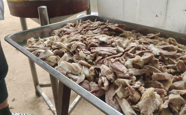 初伏至，新東電為家人們準備了美味羊肉湯！